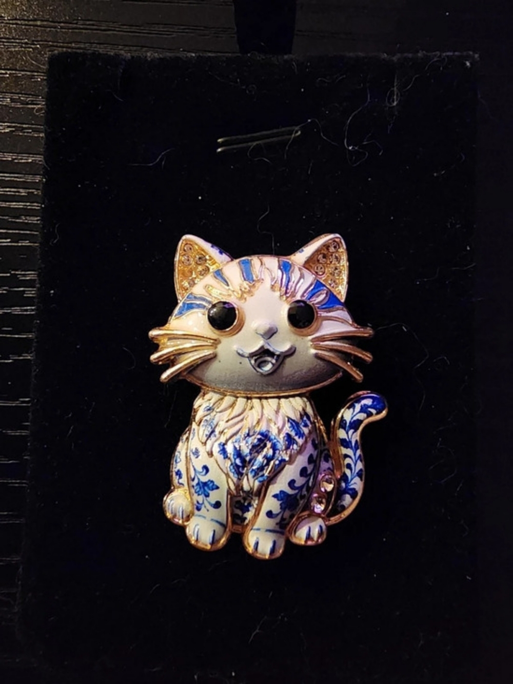Cat Brooch in White & Blue